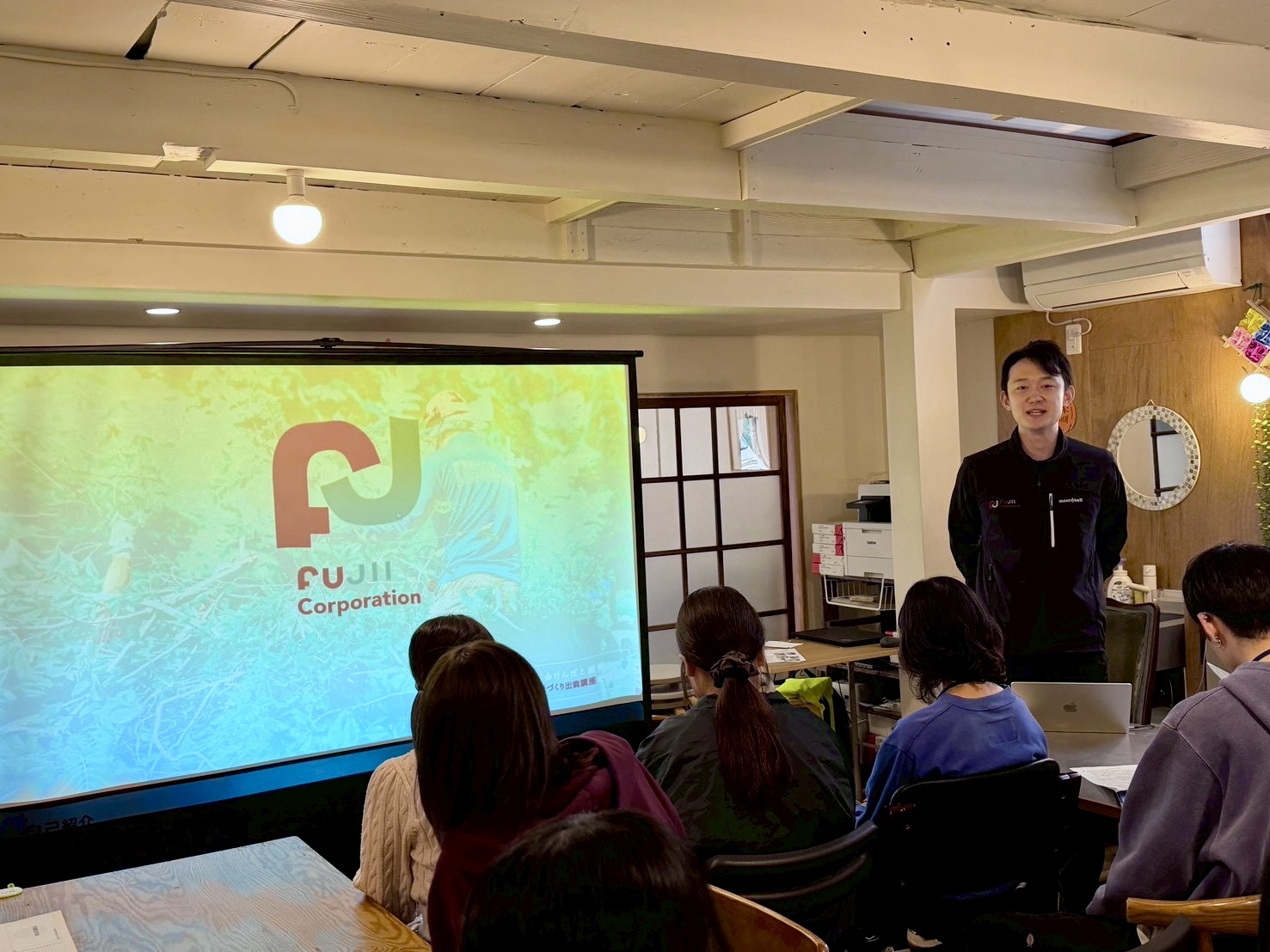 大学の特別講師を務めました 写真