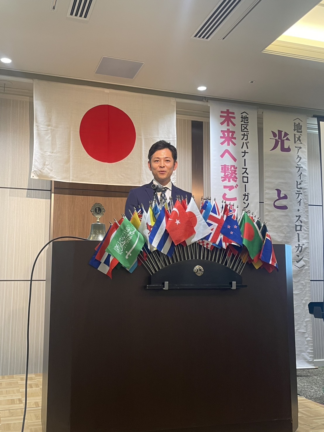 松江湖城ライオンズクラブで登壇 写真